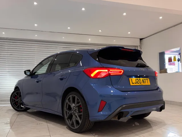 2020 Ford Focus — photo 2