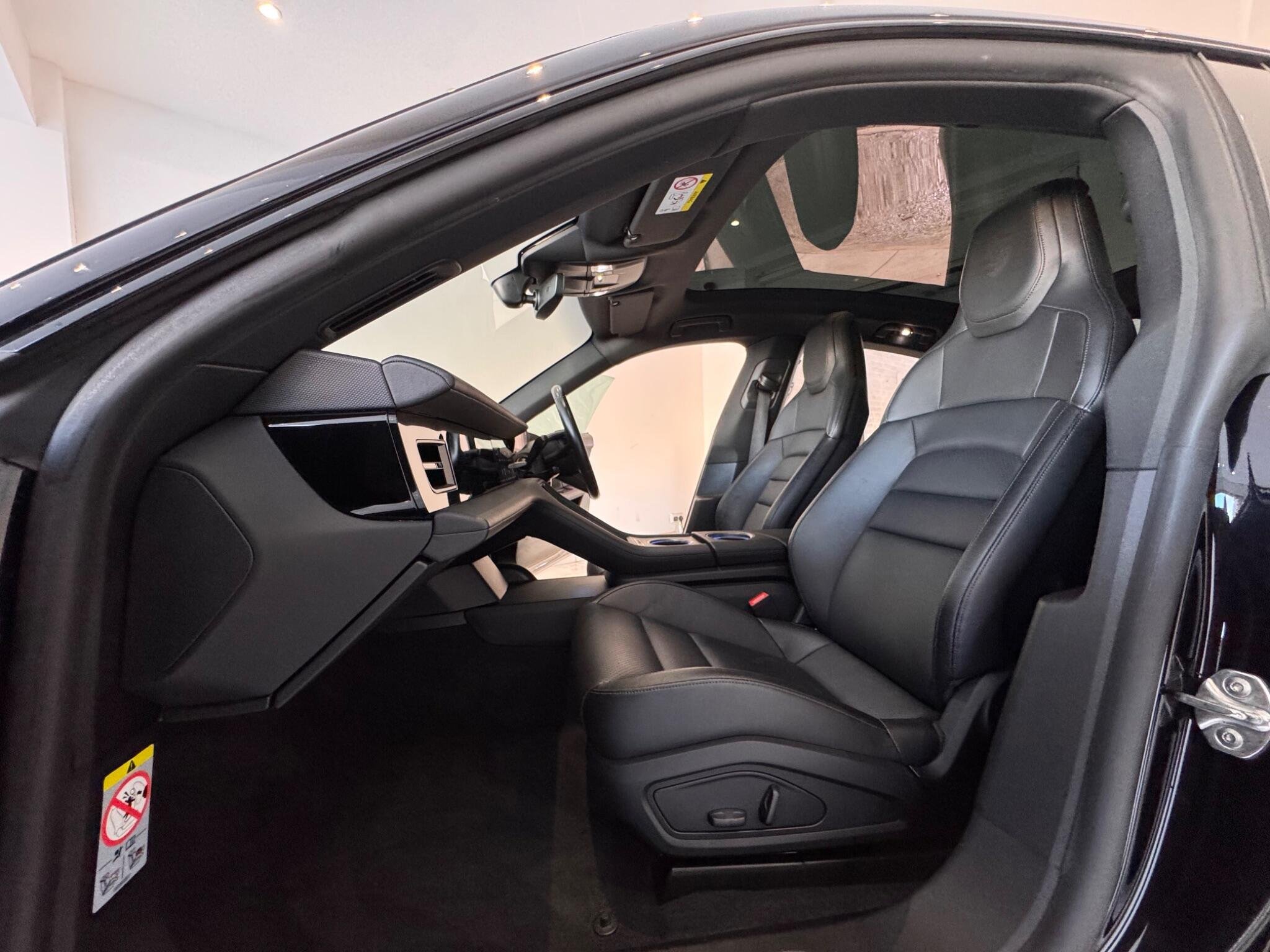 2022 Porsche Taycan thumbnail 9