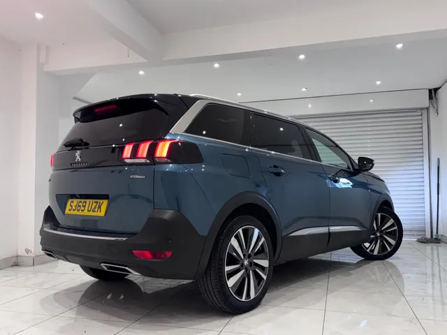 2019 Peugeot 5008 — photo 2