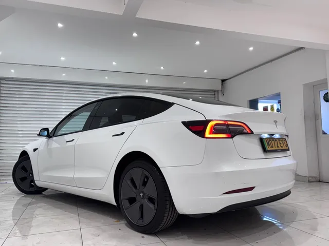 2022 Tesla Model 3 — photo 4