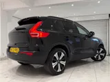 2022 Volvo XC40 thumbnail 2
