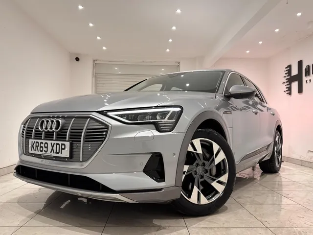 2019 Audi e-tron — photo 4