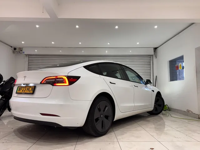 2023 Tesla Model 3 — photo 2