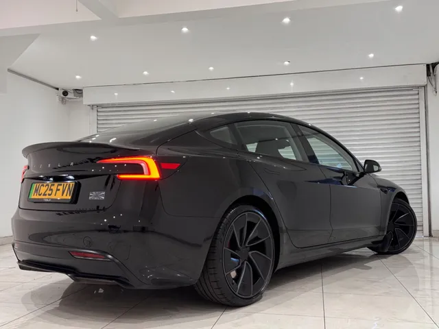 2025 Tesla Model 3 — photo 2