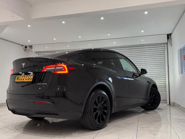 2022 Tesla Model Y — photo 2
