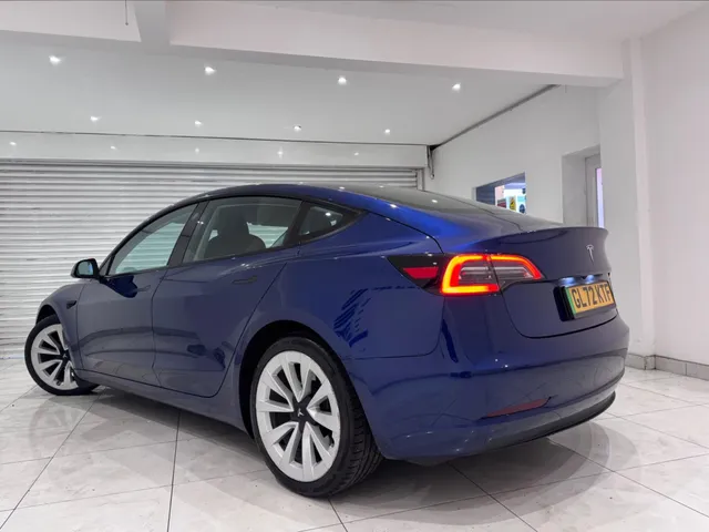 2023 Tesla Model 3 — photo 3