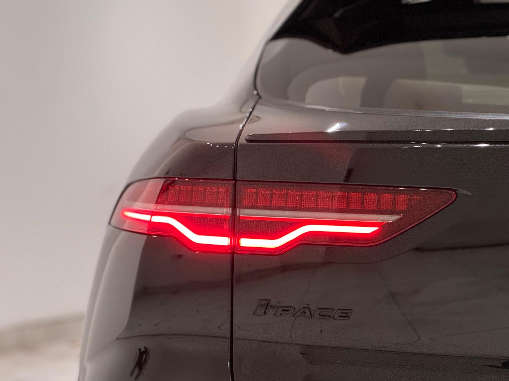 2021 Jaguar I-Pace thumbnail 28