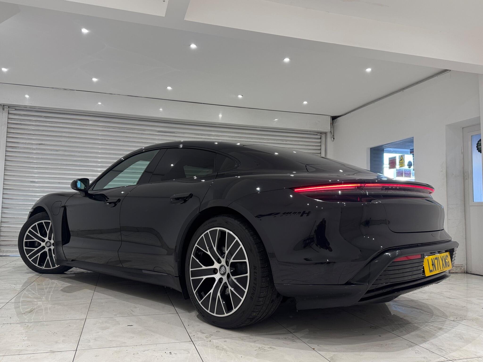2022 Porsche Taycan thumbnail 3